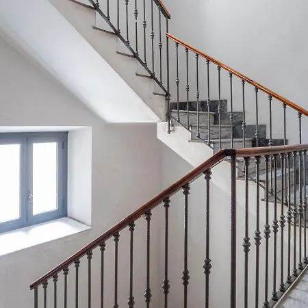 The Rent - Bright One Bedroom With Balcony In Moscova Milan