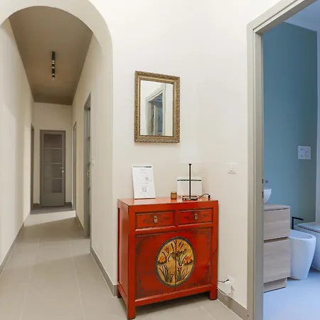 The Rent - Bright One Bedroom With Balcony In Moscova Apartment Milan