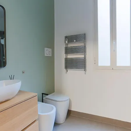 The Rent - Bright One Bedroom With Balcony In Moscova ميلان
