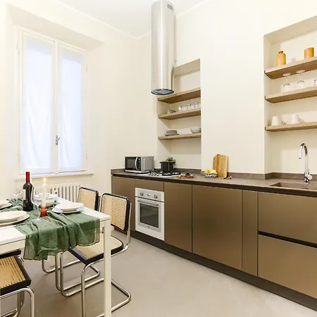 The Rent - Bright One Bedroom With Balcony In Moscova * Milan