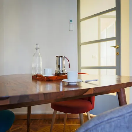 The Rent - Bright One Bedroom With Balcony In Moscova Apartment Milan