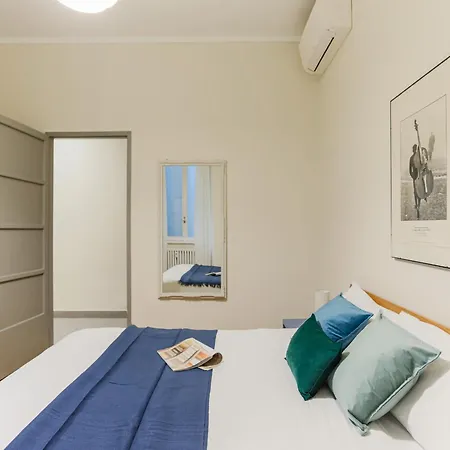 Apartment The Rent - Bright One Bedroom With Balcony In Moscova Milan