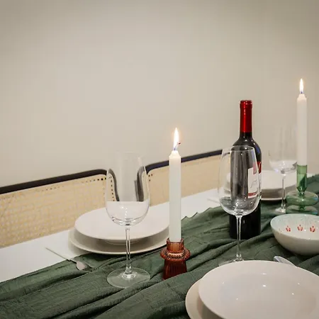 The Rent - Bright One Bedroom With Balcony In Moscova * Milan
