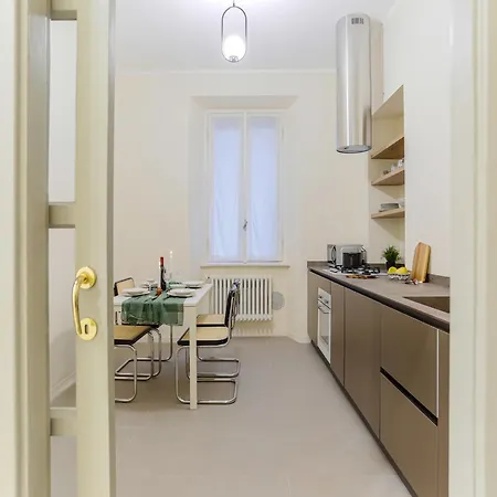 The Rent - Bright One Bedroom With Balcony In Moscova Apartment Milan