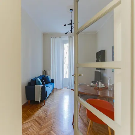 The Rent - Bright One Bedroom With Balcony In Moscova Milan